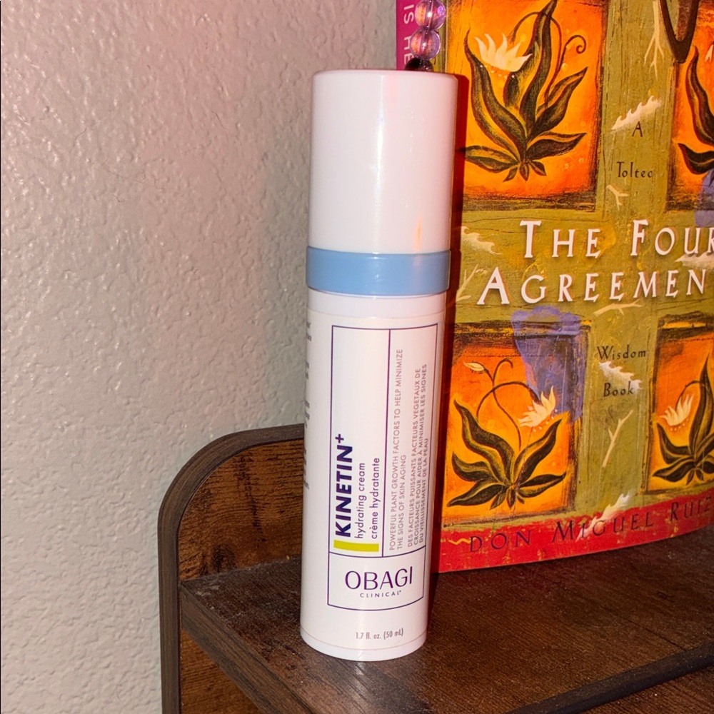 Obagi Kinetin+ Cream with White and Blue Design